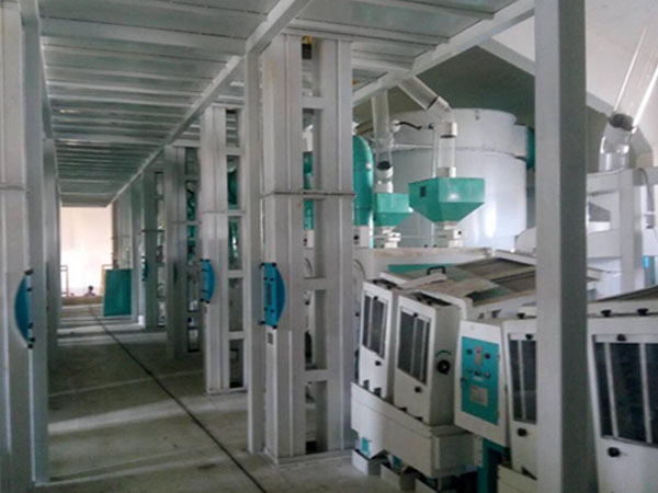 東北米廠日產200噸大米加工設備客戶生產現(xiàn)場（圖）